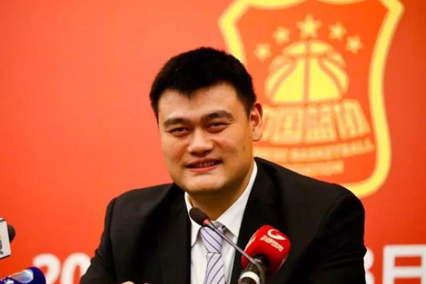 中國籃協(xié)現(xiàn)任主席是誰？